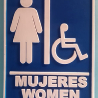 Señalética: Baño de mujeres - Braille